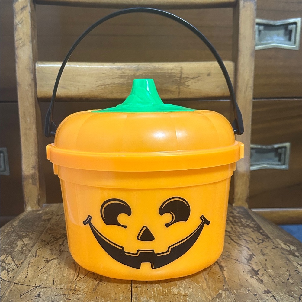 Vintage 1986-1991 McDonald's Orange Pumpkin Halloween Pail with Cookie Cutter
